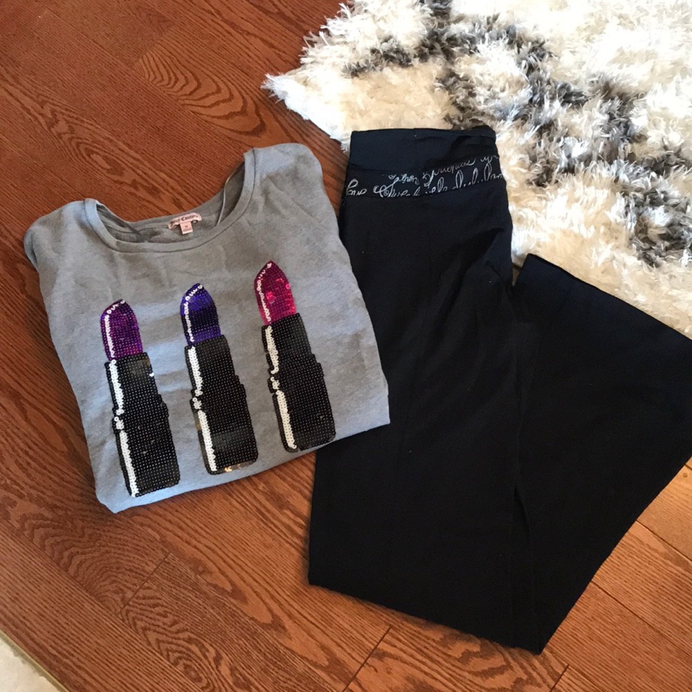 Lipstick sweater!